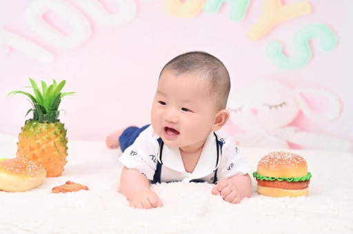 定安宝宝眼角红血丝